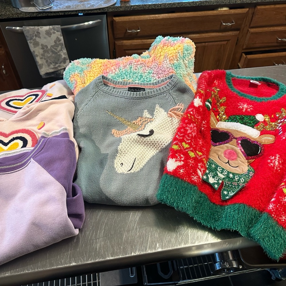 Girl’s sweatshirts